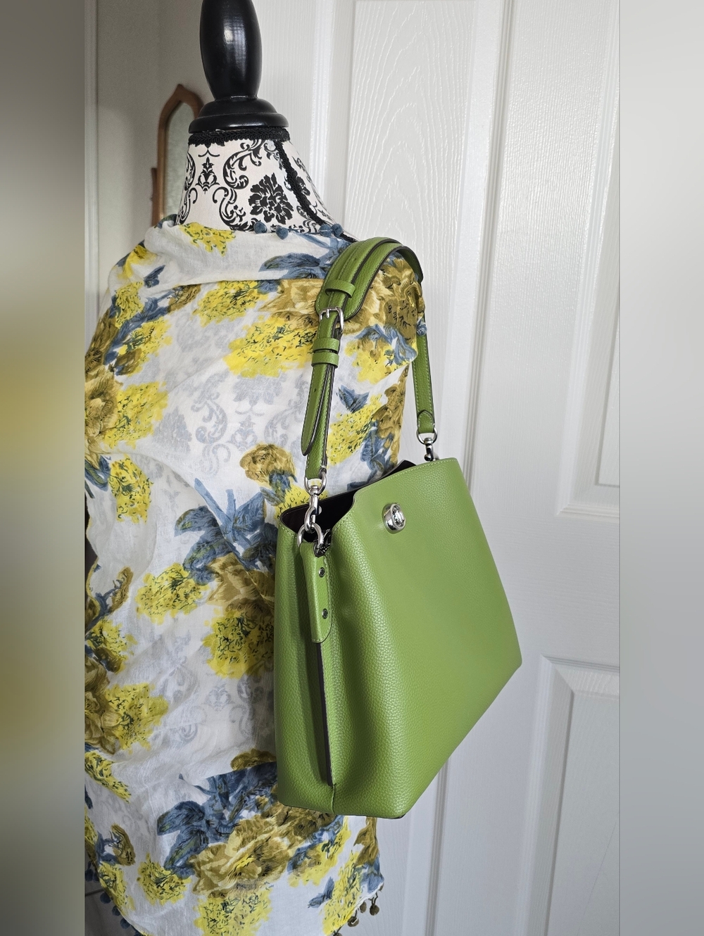 Coach Pebbled Leather Willow Dark Lime Color Shoulder Bag #C2621 - Picture 2 of 16